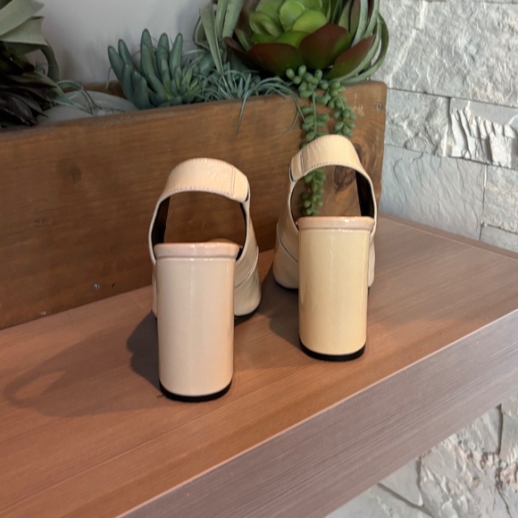 NWOT Almista Vince Camuto  Pointed Toe Slingback Chunks Heels    Cream - Picture 3 of 5